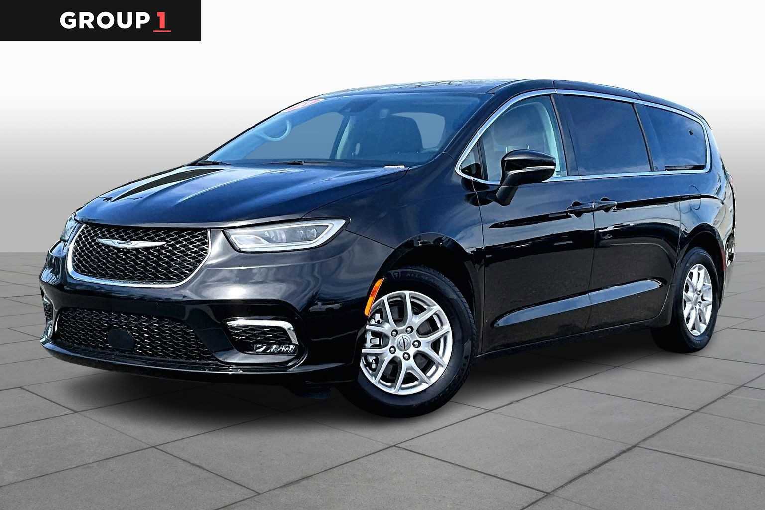 Used 2024 Chrysler Pacifica Touring-L