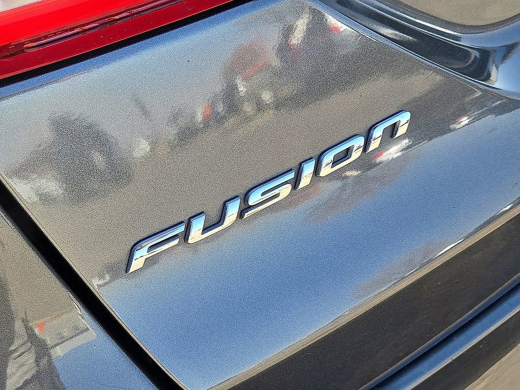 Used 2018 Ford Fusion SE image 11
