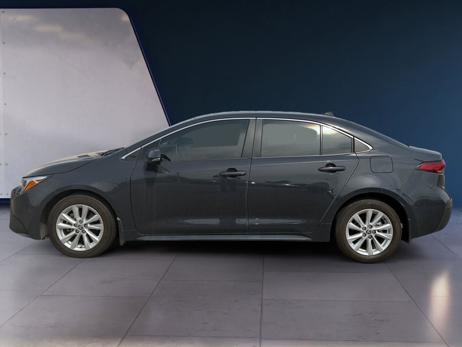 Used 2024 Toyota Corolla XLE image 2