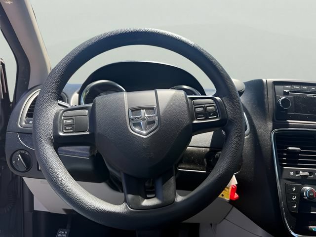 Used 2016 Dodge Grand Caravan American Value Package FWD image 14
