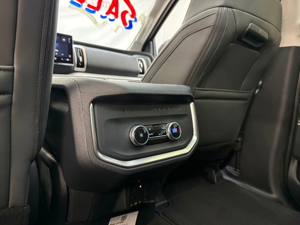 New 2025 Ford Expedition Active image 20