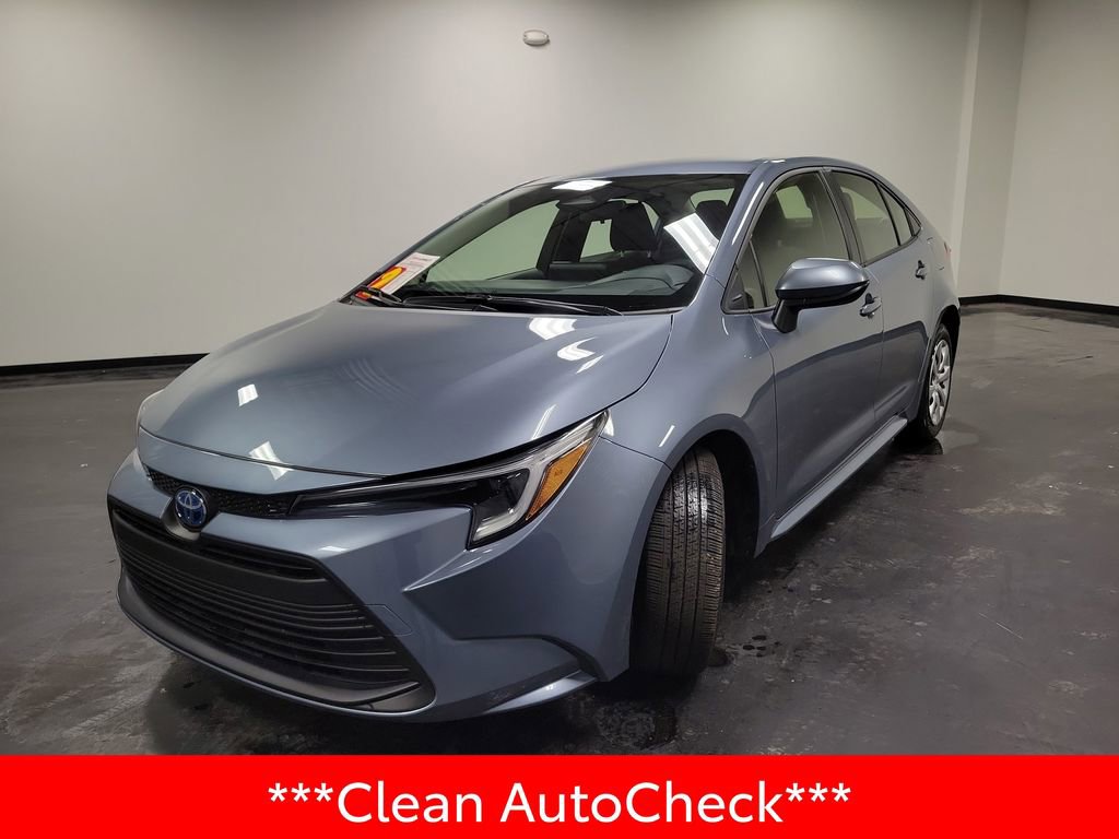 Used 2025 Toyota Corolla LE image 4
