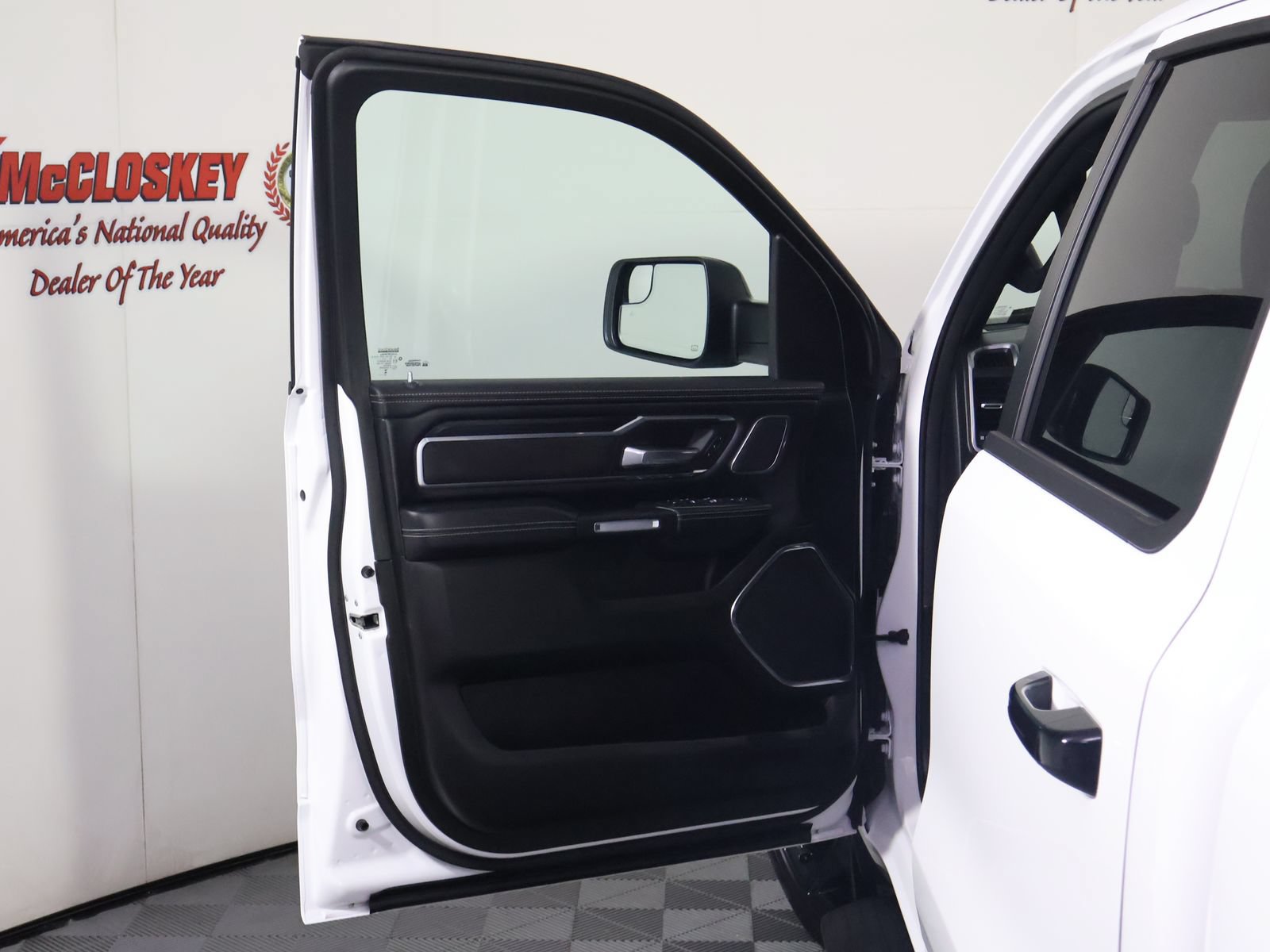 Used 2024 RAM 1500 Laramie AWD/4WD image 22