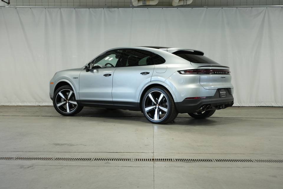 New 2026 Porsche Cayenne E-Hybrid Coupe image 3
