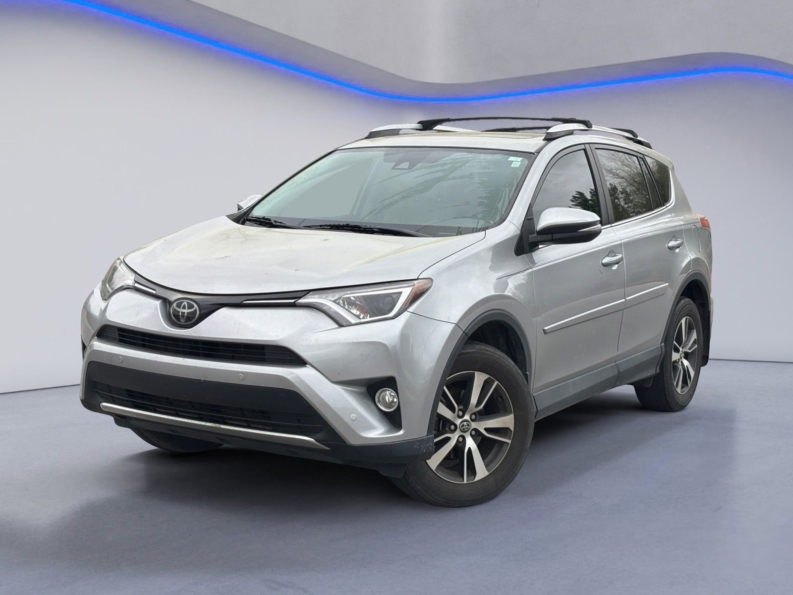 Used 2016 Toyota RAV4 XLE w/ Convenience Package image 2
