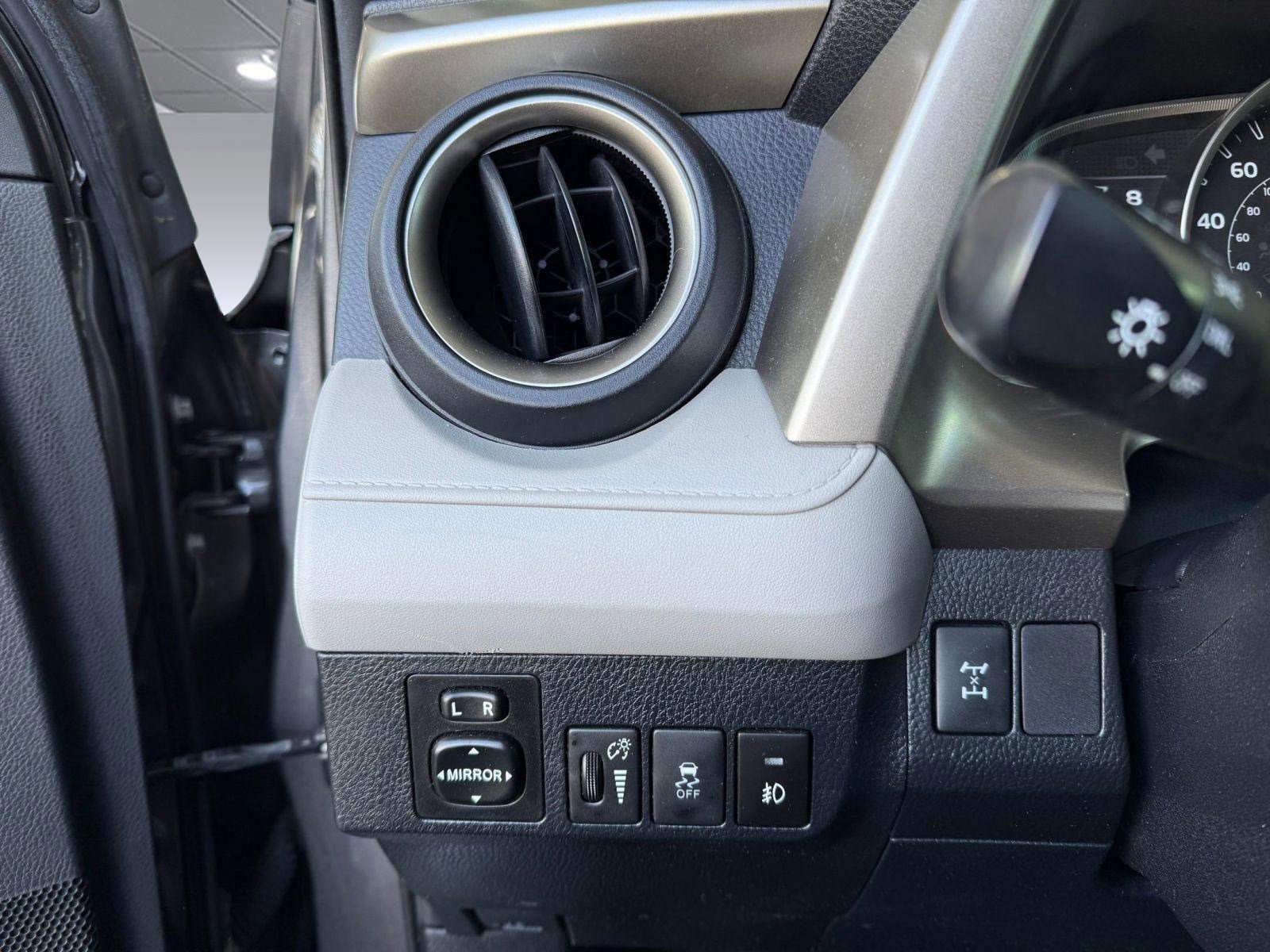 Used 2013 Toyota RAV4 LE image 25