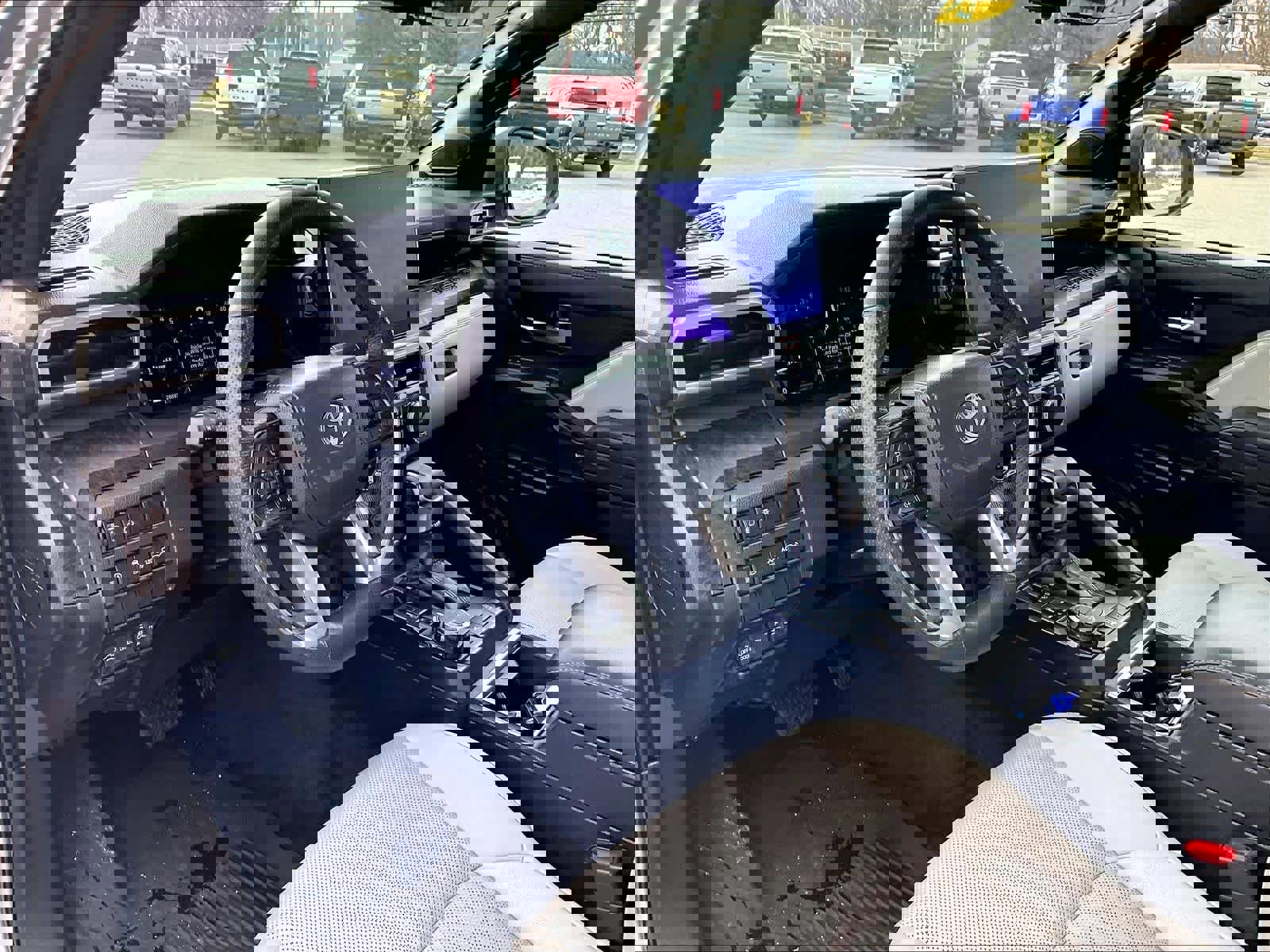 Used 2024 Toyota Tacoma Limited w/ Limited Package (LT) AWD/4WD image 8