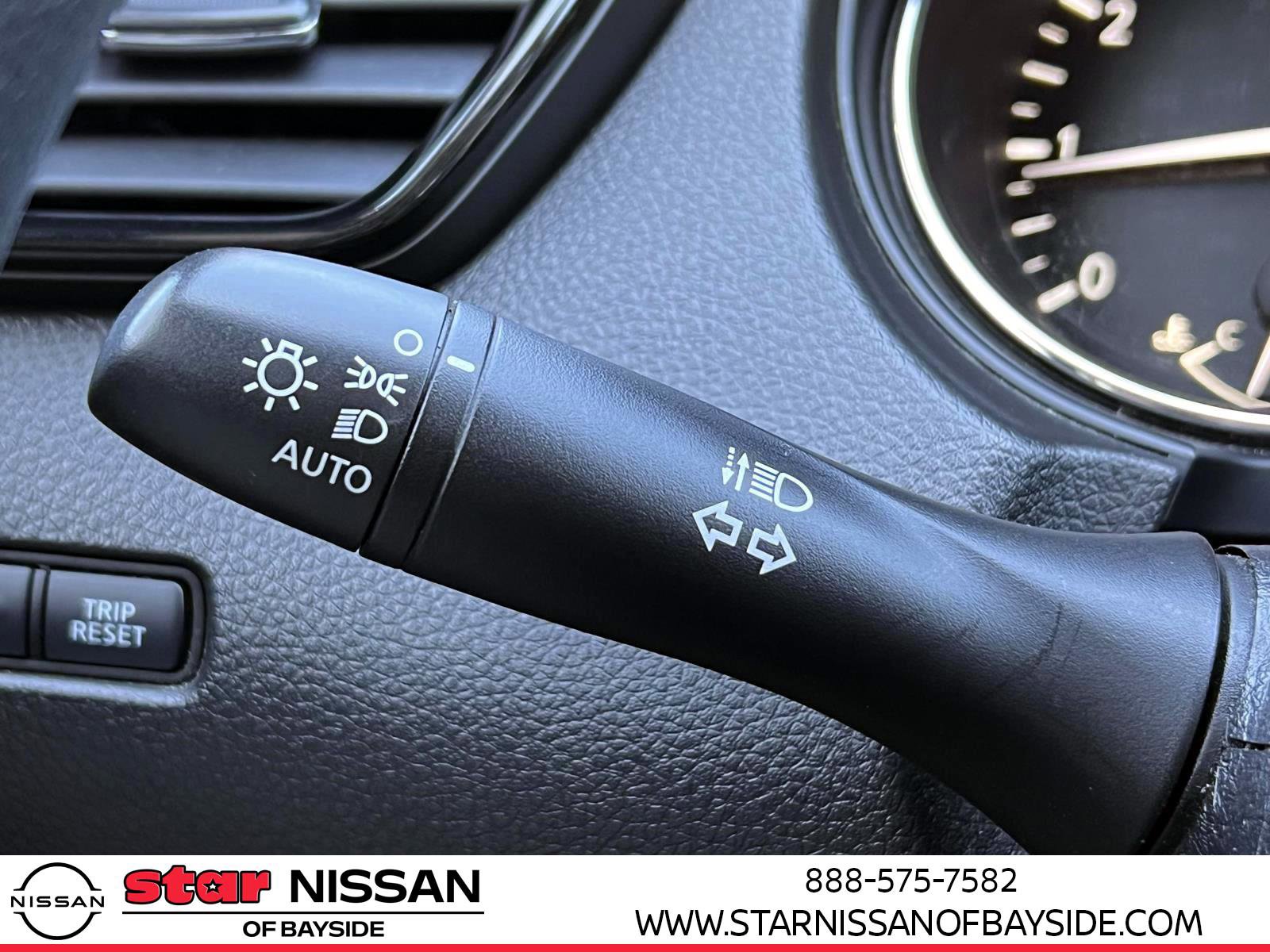 Used 2017 Nissan Rogue Sport SV AWD/4WD image 22