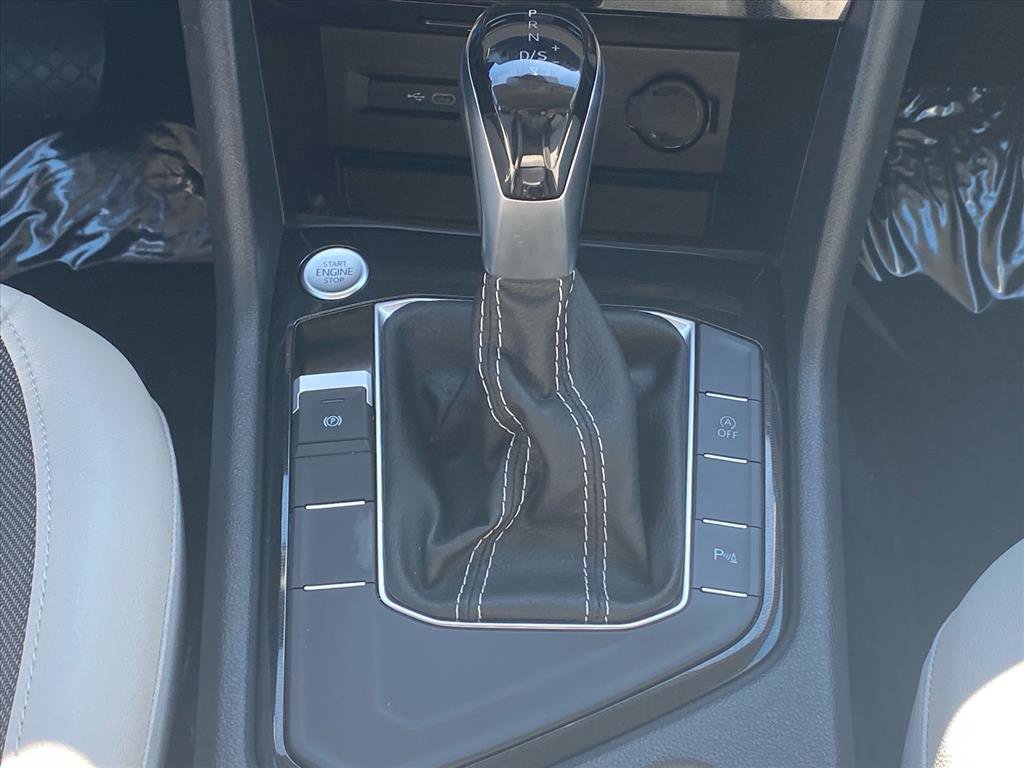 Used 2025 Volkswagen Taos SE image 10