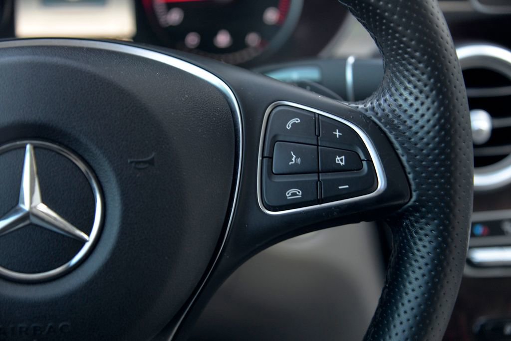 Used 2018 Mercedes-Benz GLC 300 4MATIC image 23