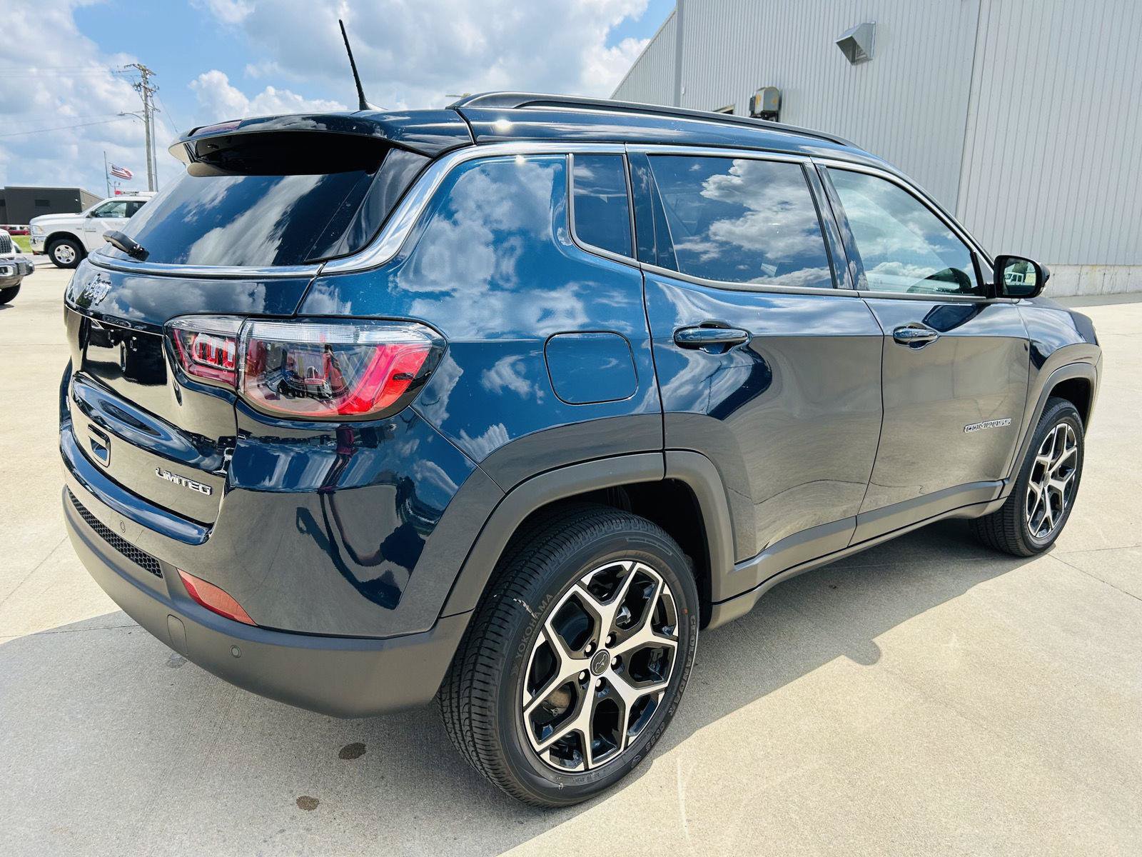 New 2026 Jeep Compass Limited AWD/4WD image 37