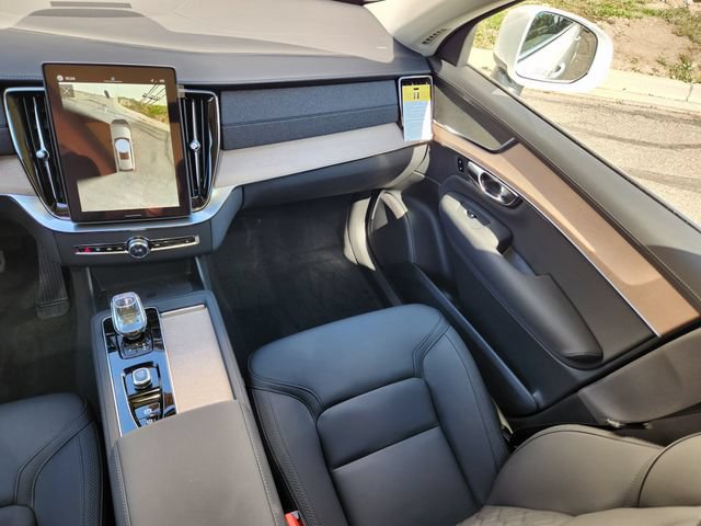 New 2026 Volvo XC90 T8 Plus w/ Protection Package AWD/4WD image 12