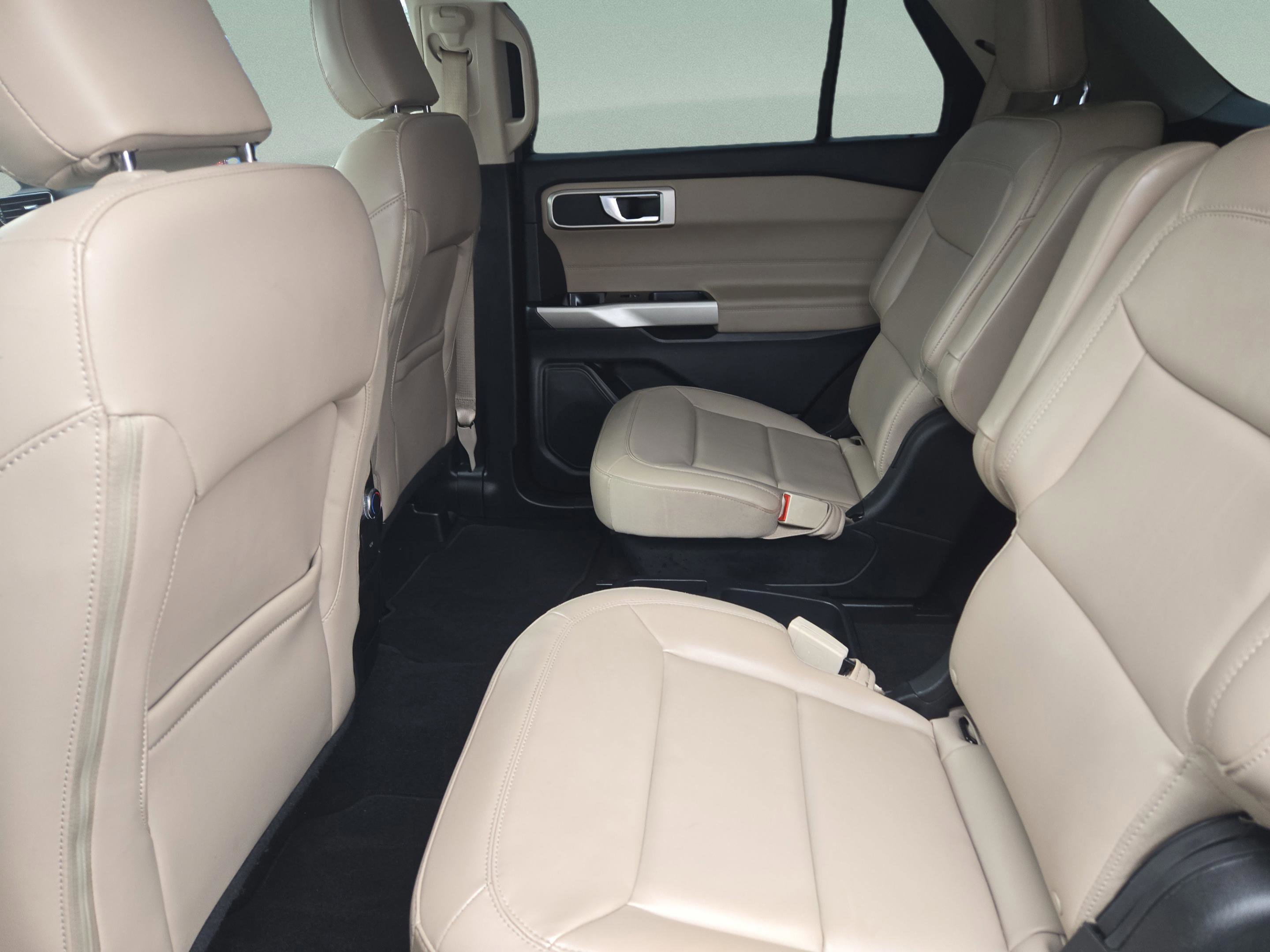 Used 2021 Ford Explorer XLT w/ Equipment Group 202A image 17