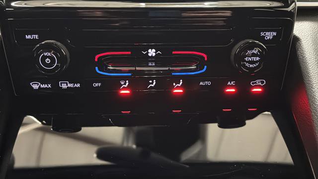 Used 2024 Jeep Grand Cherokee Laredo X image 12