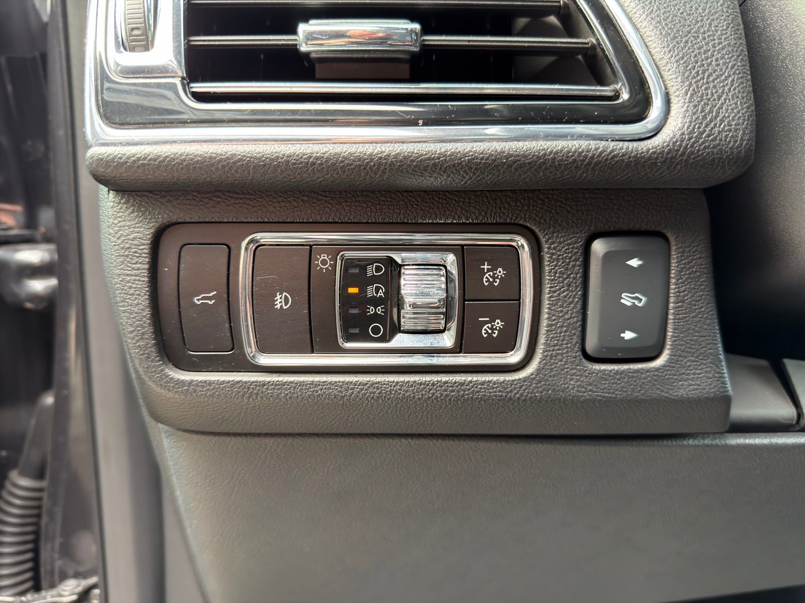 Used 2023 Lincoln Navigator Reserve AWD/4WD image 18