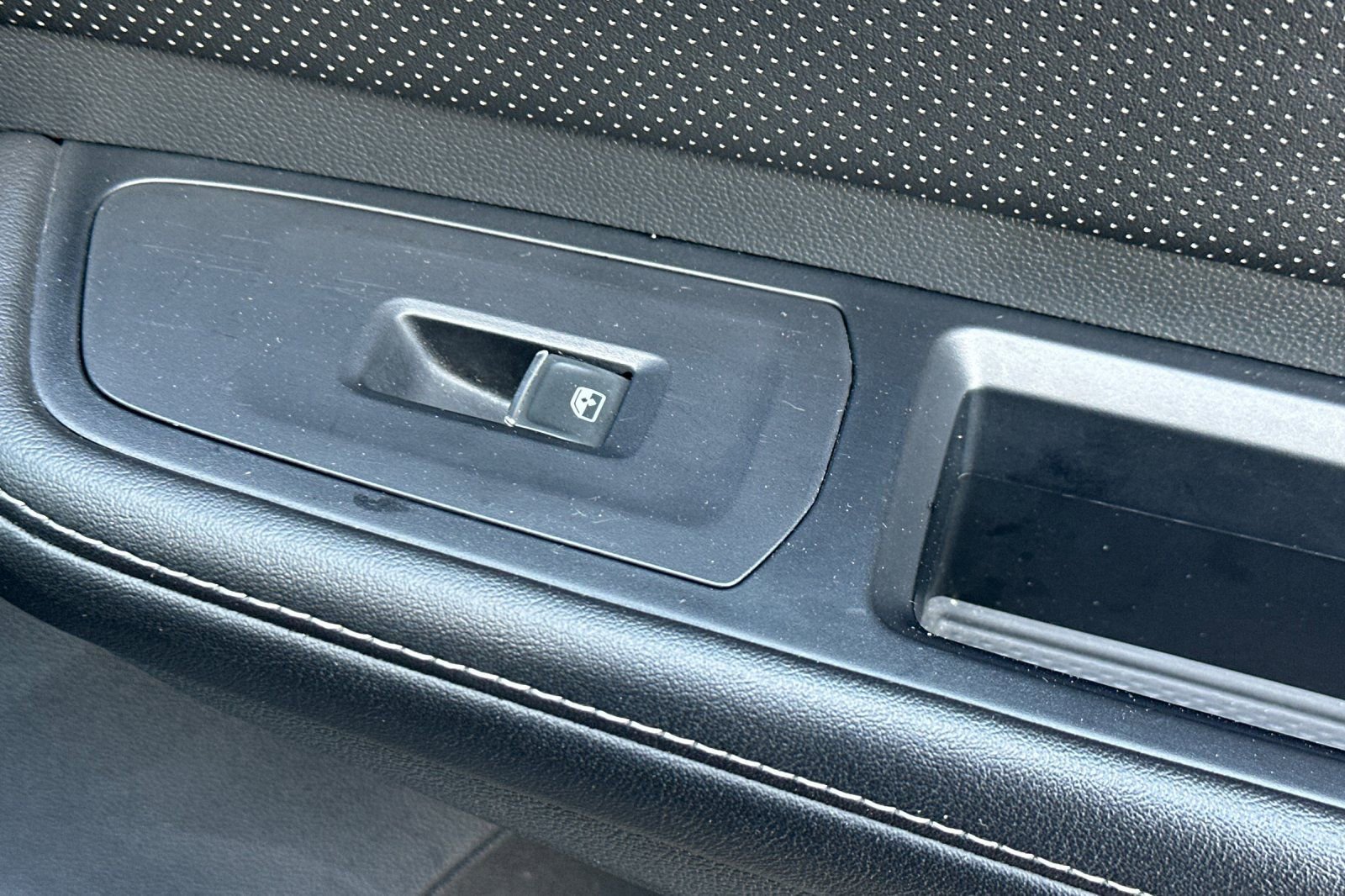 Used 2024 Volkswagen Atlas Cross Sport SE image 22