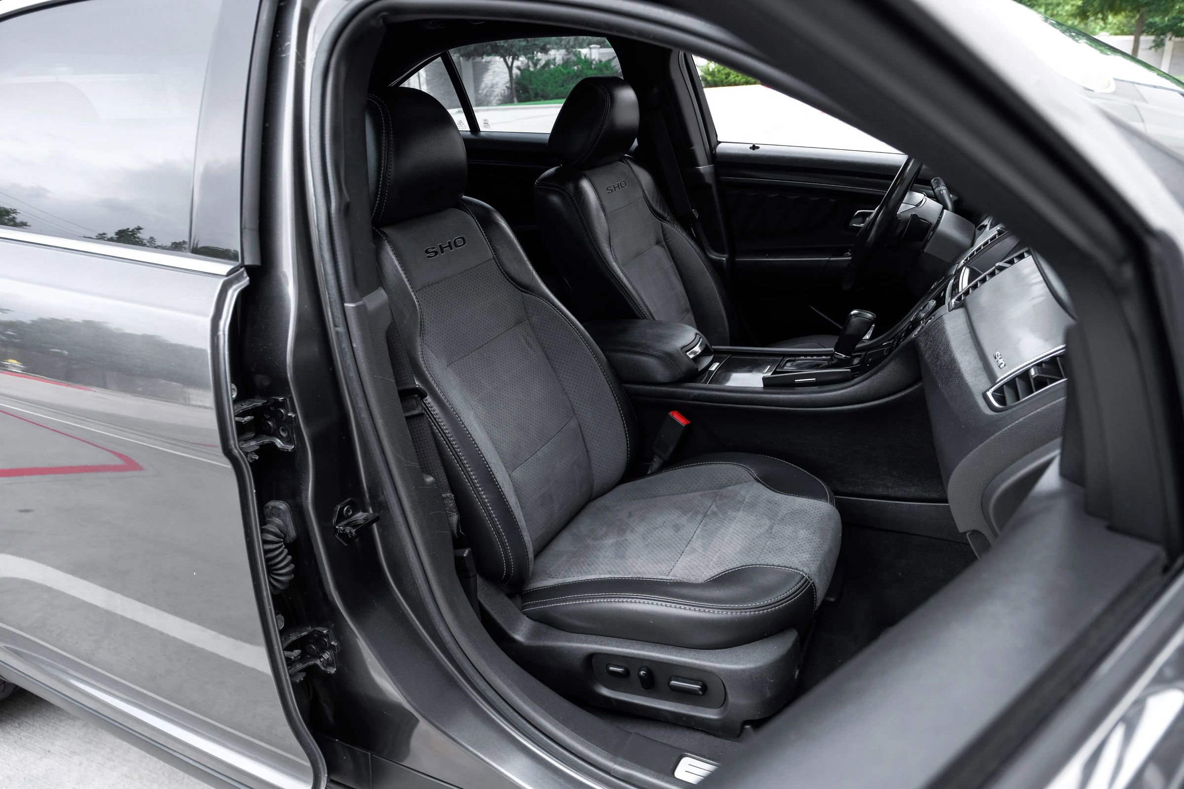 Used 2019 Ford Taurus SHO w/ Driver Assist Package AWD/4WD image 40