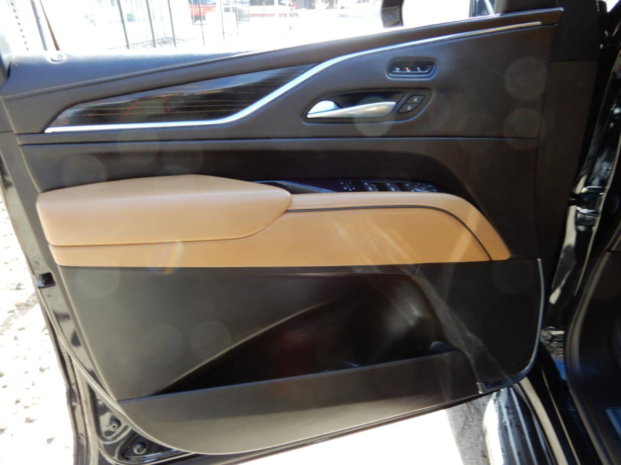 Used 2022 Cadillac Escalade Premium Luxury image 27