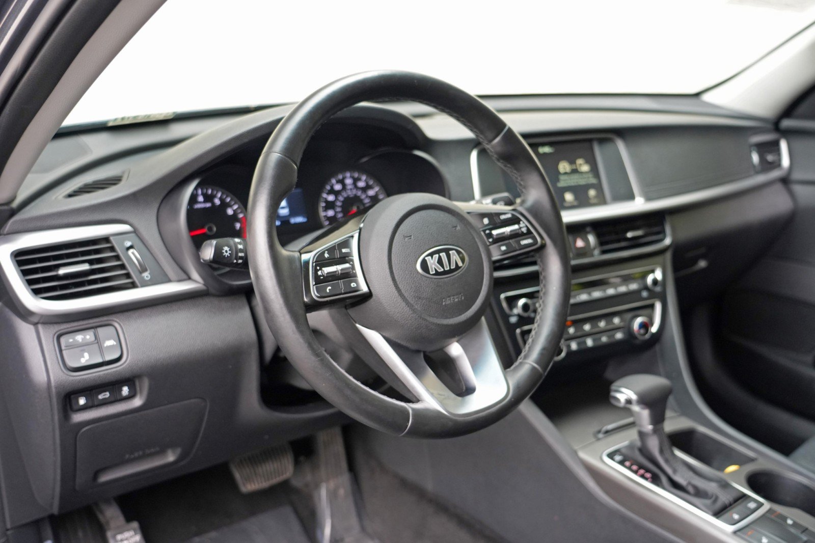 Used 2020 Kia Optima SE FWD image 13