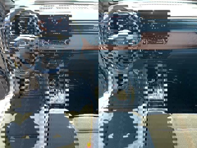 Used 2025 GMC Canyon AT4 w/ Nightfall Edition image 8