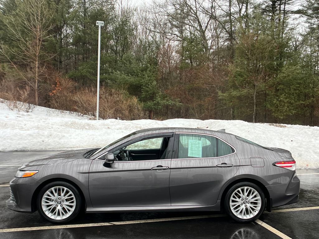 Used 2020 Toyota Camry XLE image 2