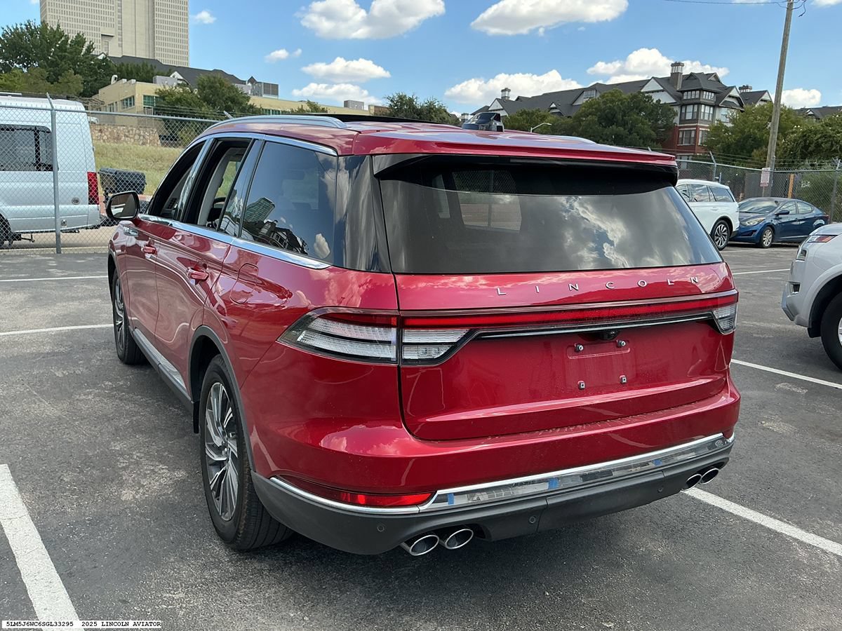 Used 2025 Lincoln Aviator 2WD image 5