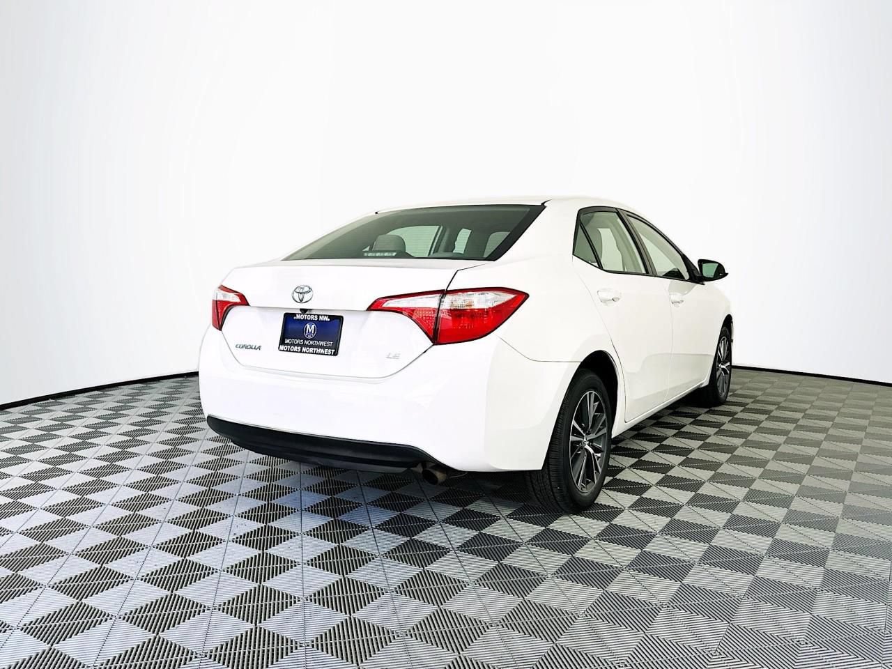 Used 2016 Toyota Corolla LE FWD image 8