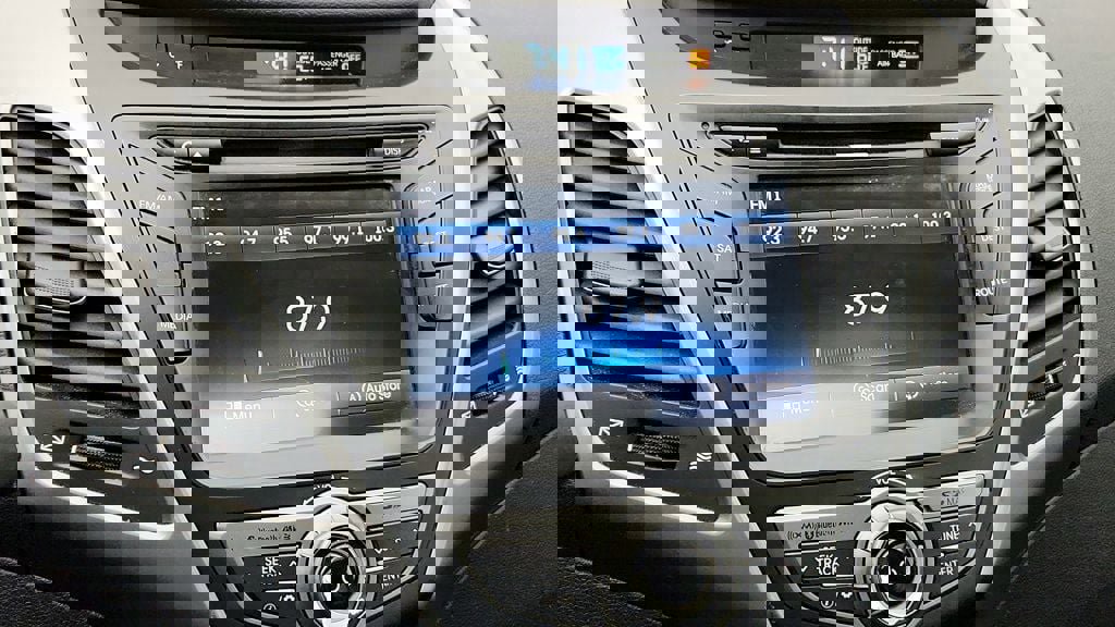 Used 2015 Hyundai Elantra Limited w/ Option Group 05 image 19