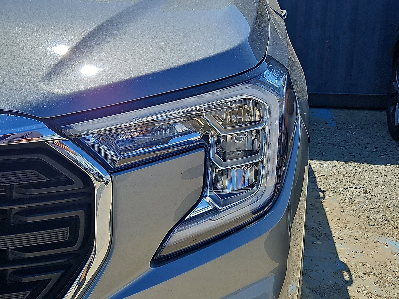 Used 2023 GMC Terrain SLE w/ Driver Convenience Package FWD image 5