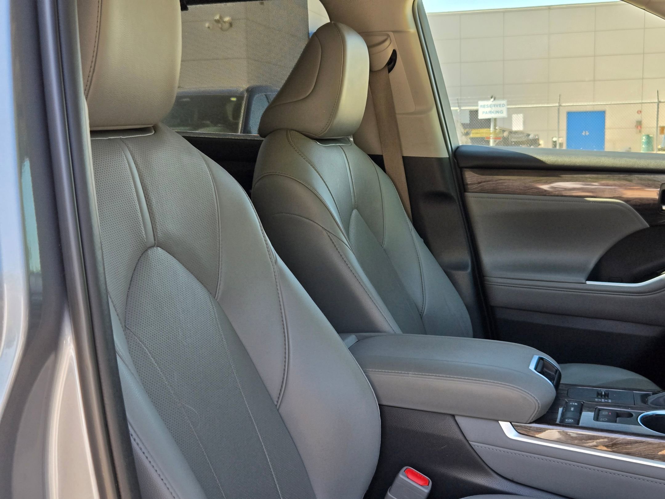 Used 2020 Toyota Highlander Limited FWD image 30