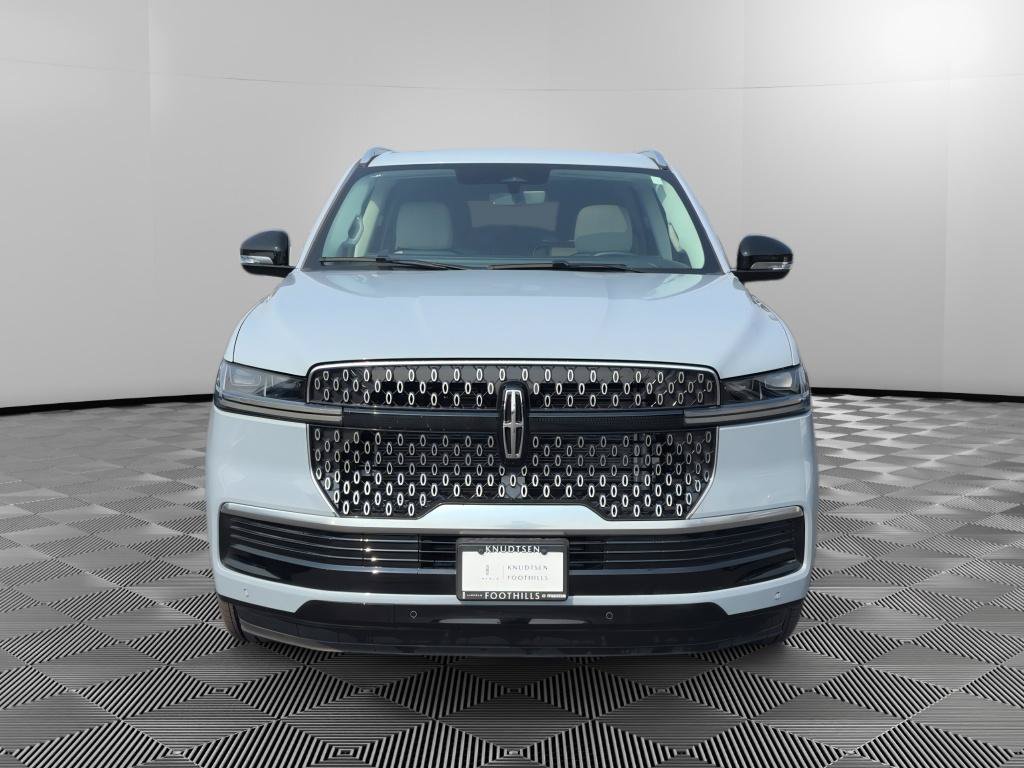 New 2026 Lincoln Navigator Reserve AWD/4WD image 2