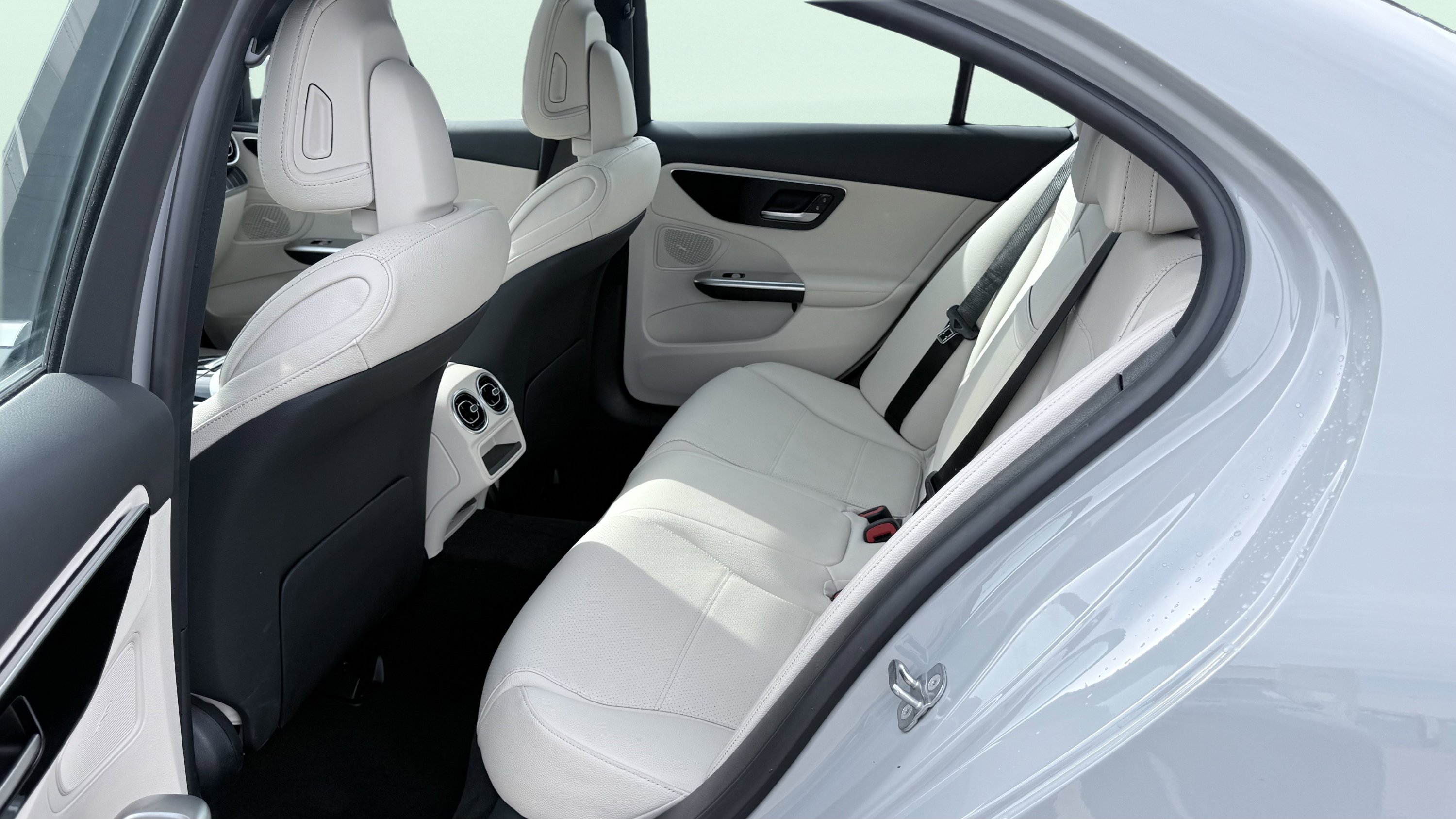 Used 2025 Mercedes-Benz C 300 Sedan image 32