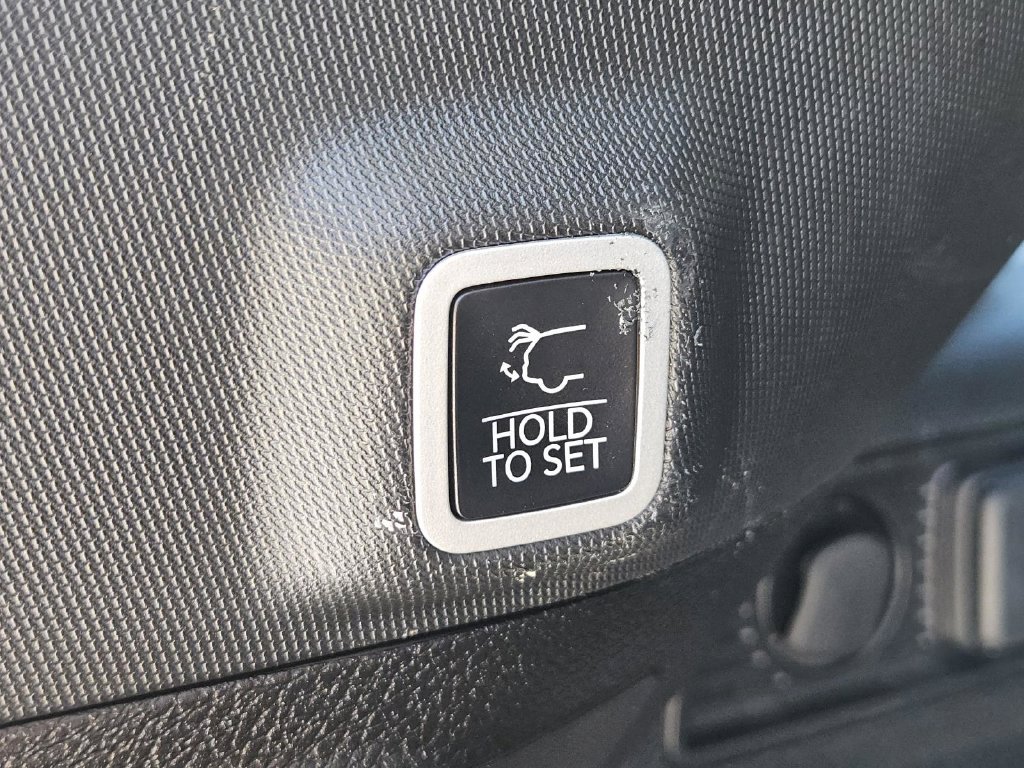 Used 2025 Jeep Grand Cherokee Altitude AWD/4WD image 40