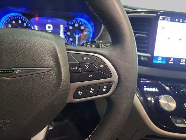 Used 2024 Chrysler Pacifica Touring-L image 21