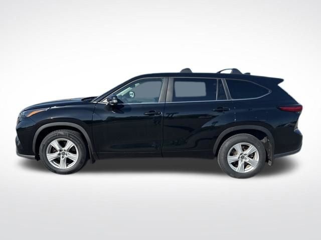 Used 2023 Toyota Highlander L FWD image 2
