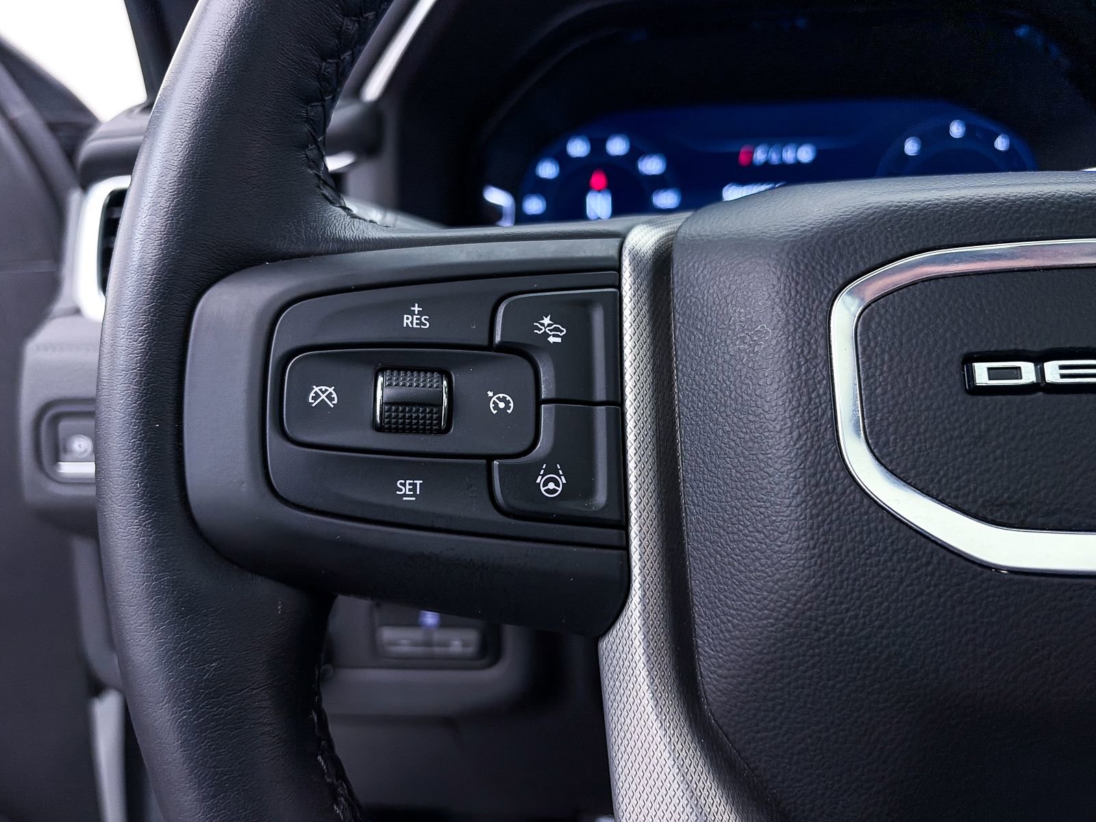 Used 2024 GMC Yukon Denali w/ Advanced Technology Package AWD/4WD image 37