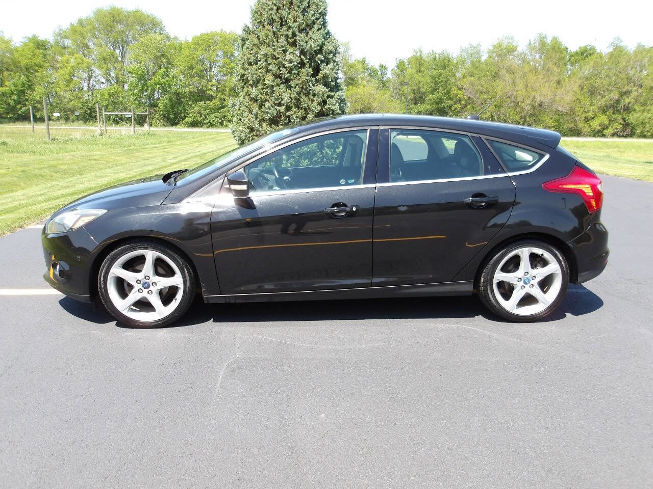 Used 2012 Ford Focus Titanium FWD image 11