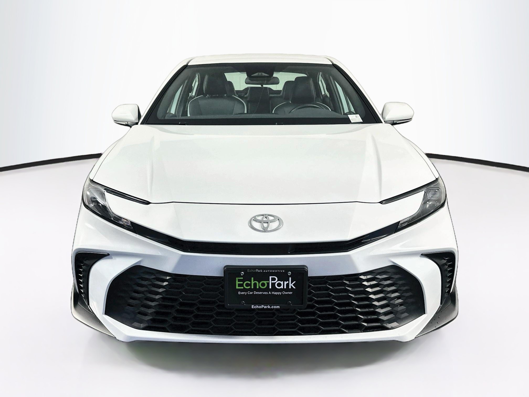 Used 2025 Toyota Camry SE FWD image 2