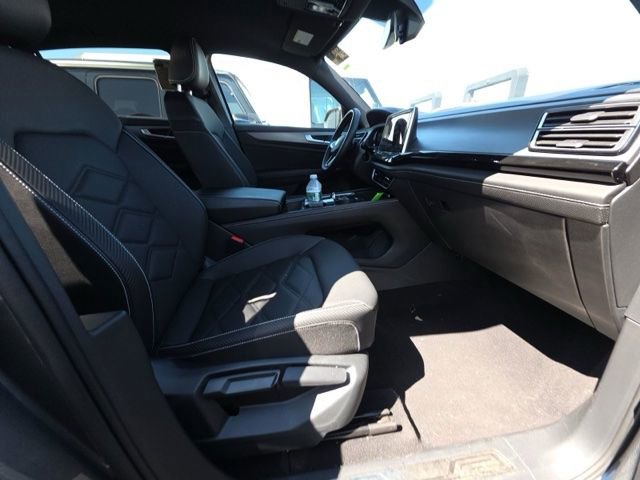 Used 2025 Volkswagen Atlas Cross Sport SE AWD/4WD image 10
