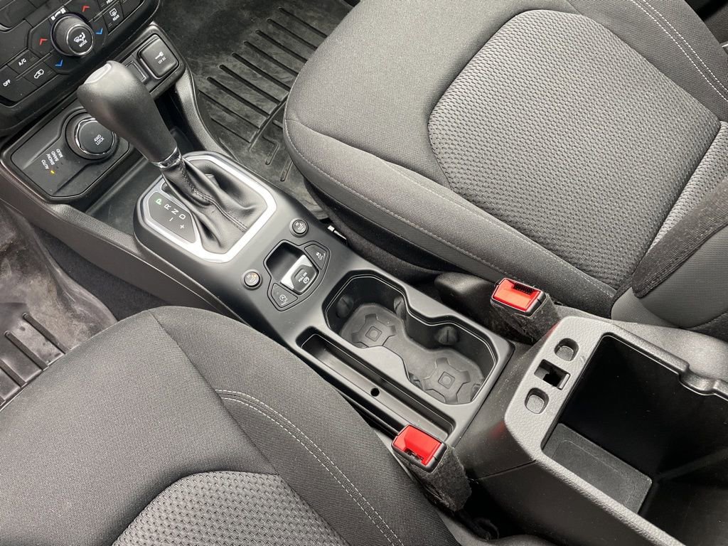 Used 2023 Jeep Renegade Altitude w/ Sun/Sound Group AWD/4WD image 9