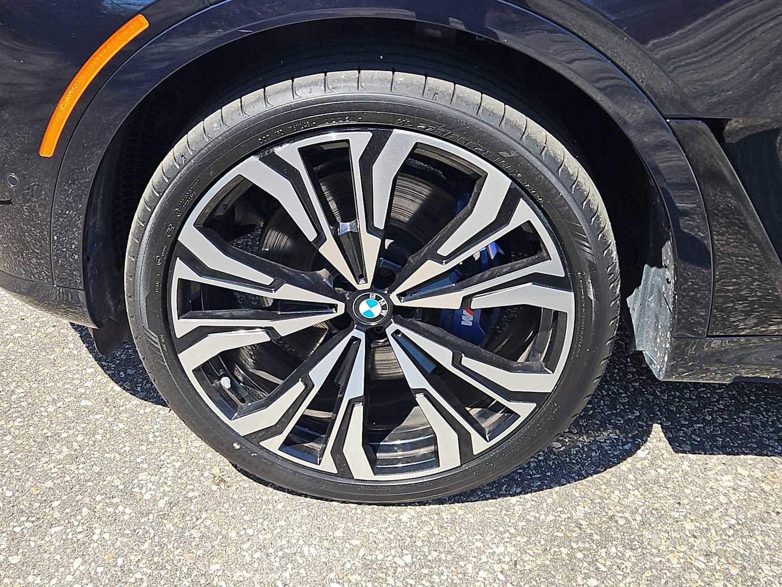 Used 2023 BMW X7 xDrive40i w/ Executive Package AWD/4WD image 2