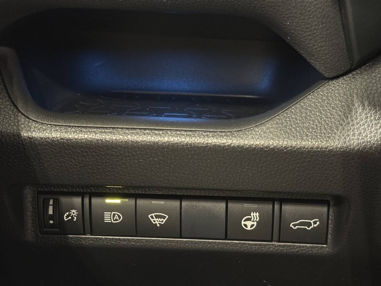 Used 2020 Toyota RAV4 XSE AWD/4WD image 30