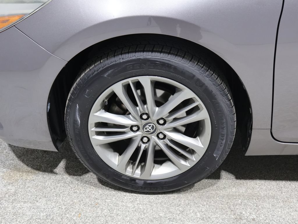 Used 2015 Toyota Camry SE FWD image 8
