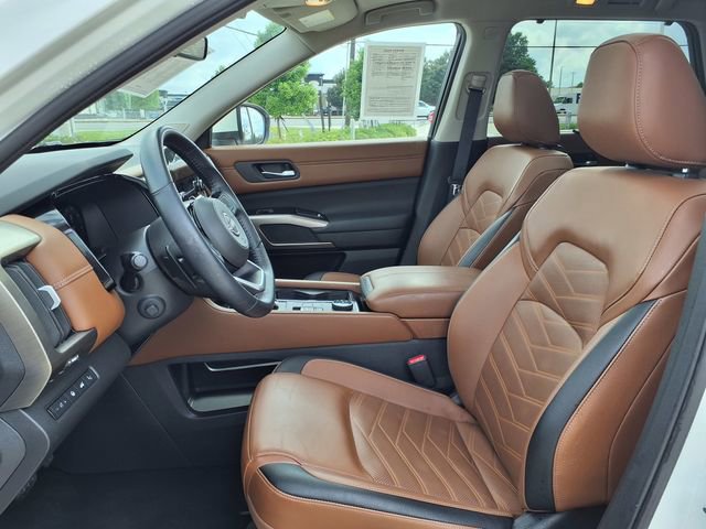 Used 2024 Nissan Pathfinder Platinum w/ Cargo Package AWD/4WD image 18