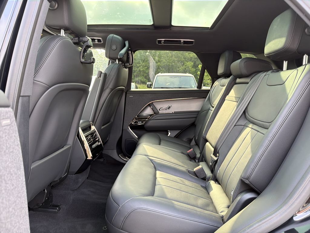 Used 2025 Land Rover Range Rover Sport AWD/4WD image 5