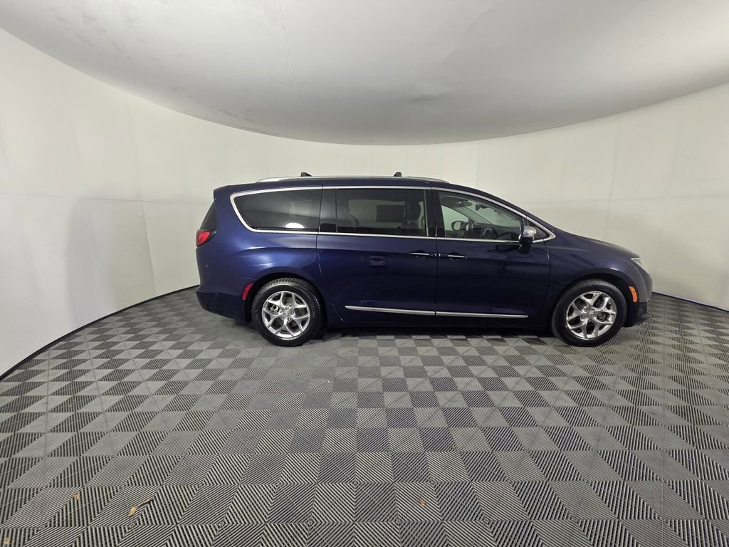 Certified 2018 Chrysler Pacifica Limited w/ Advanced Safetytec Group image 4
