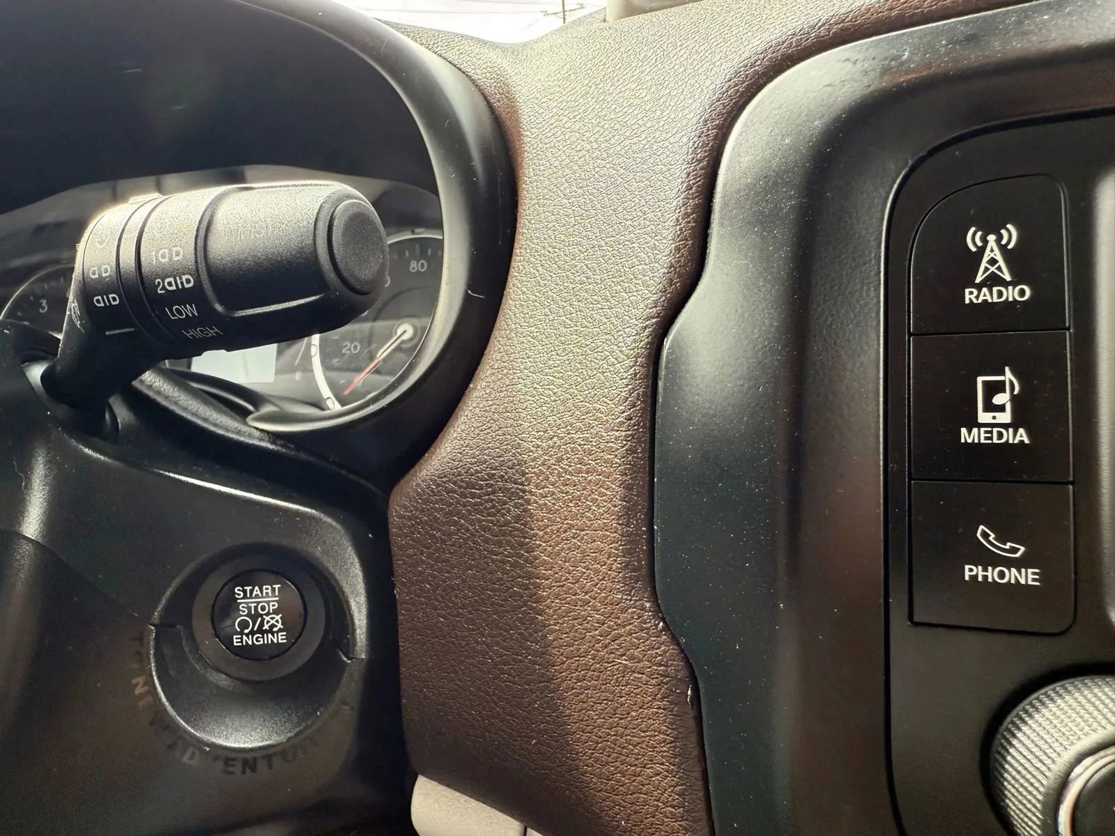 Used 2017 Jeep Renegade Latitude w/ Cold Weather Group AWD/4WD image 30