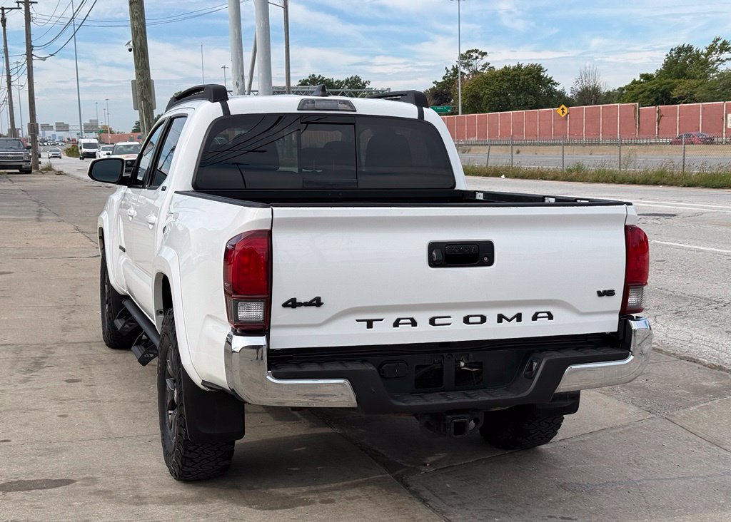 Used 2020 Toyota Tacoma SR5 w/ Blackout Package AWD/4WD image 9