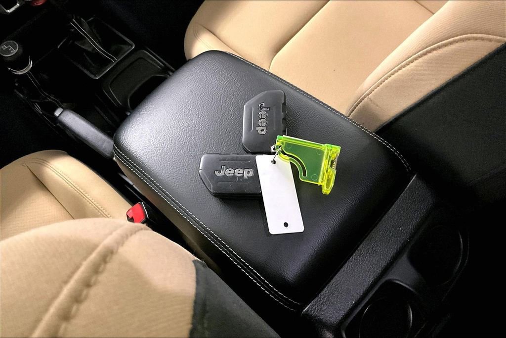 Used 2018 Jeep Wrangler Unlimited Sahara w/ Dual Top Group image 33