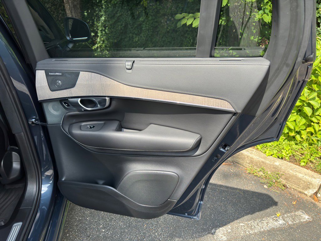 Used 2024 Volvo XC90 B6 Ultimate w/ Lounge Package image 20